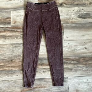 Stretchy distressed jeggings